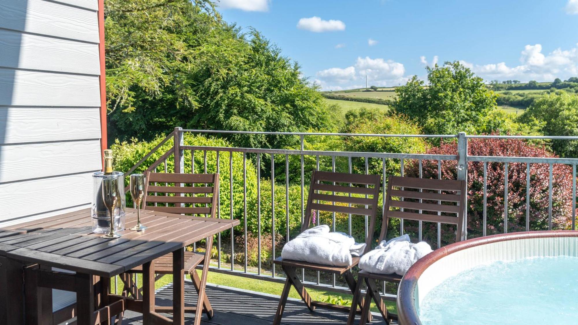 Ta Mill Cottages & Lodges - Meadowview Chalet 1 Launceston Buitenkant foto